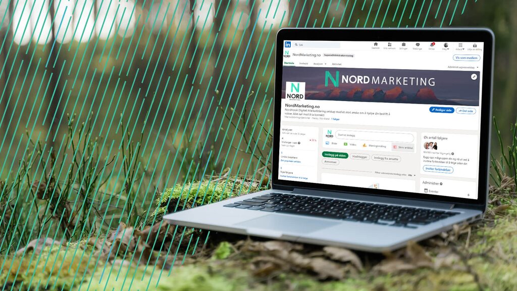 Laptop med Nordmarketing på skjermen ute i skogen