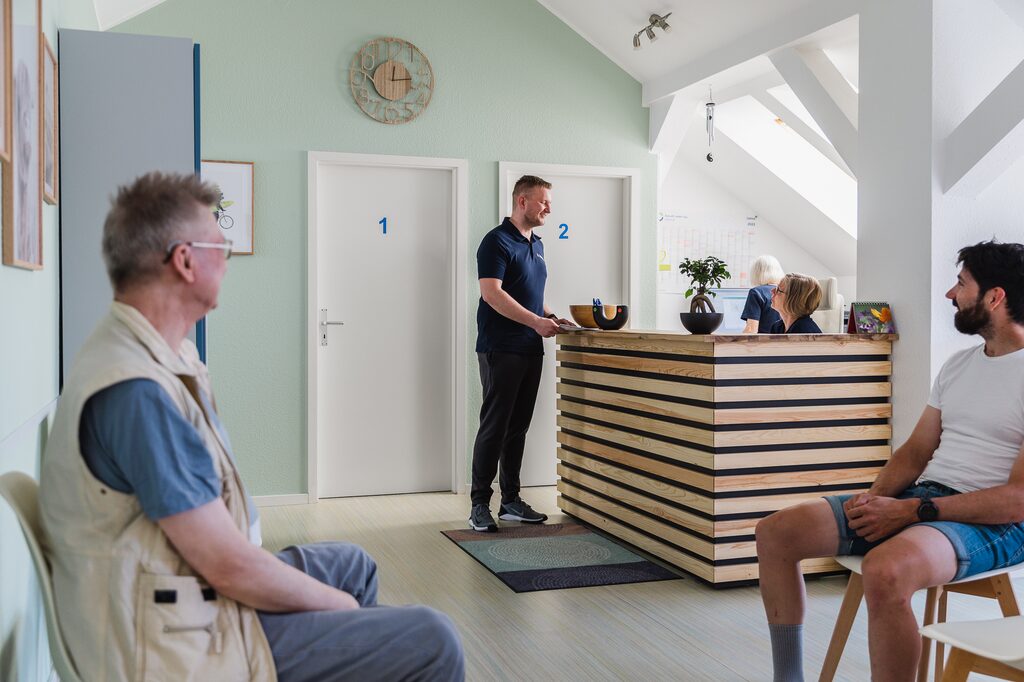 Wartezimmer mit Patienten