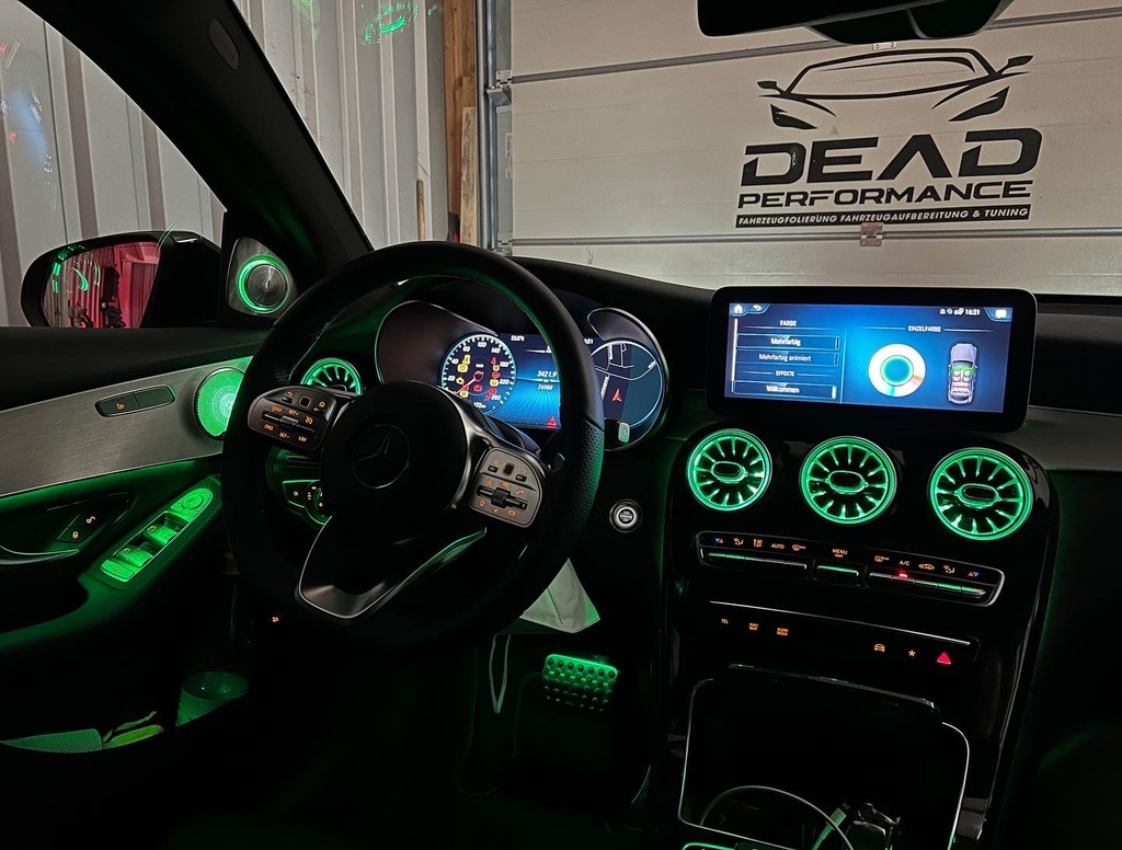 Einbau einer Ambientebeleuchtung in der Werkstatt Deadperformance Berlin