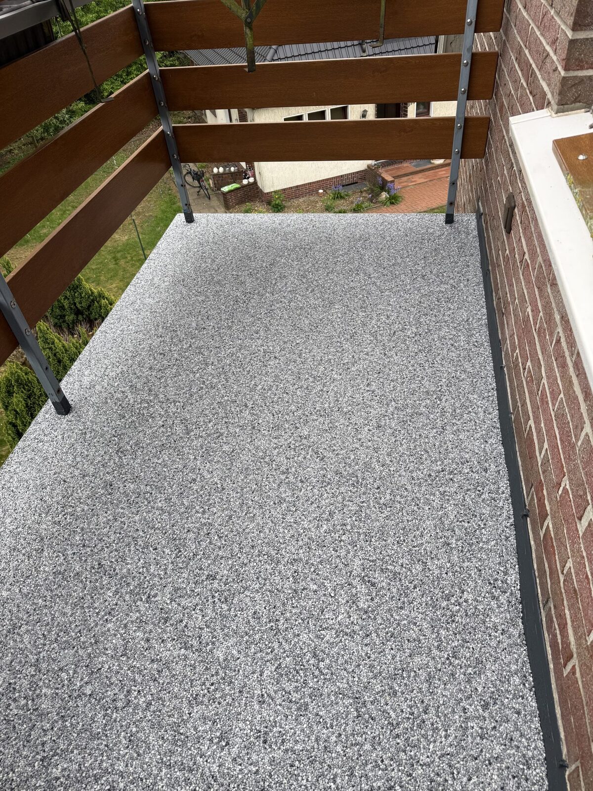 Terrassenfläche mit Steinteppich aus Marmorgranulat