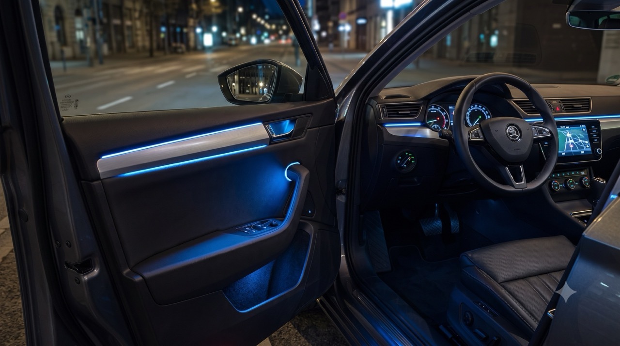 Skoda Superb mit Ambientebeleuchtung
