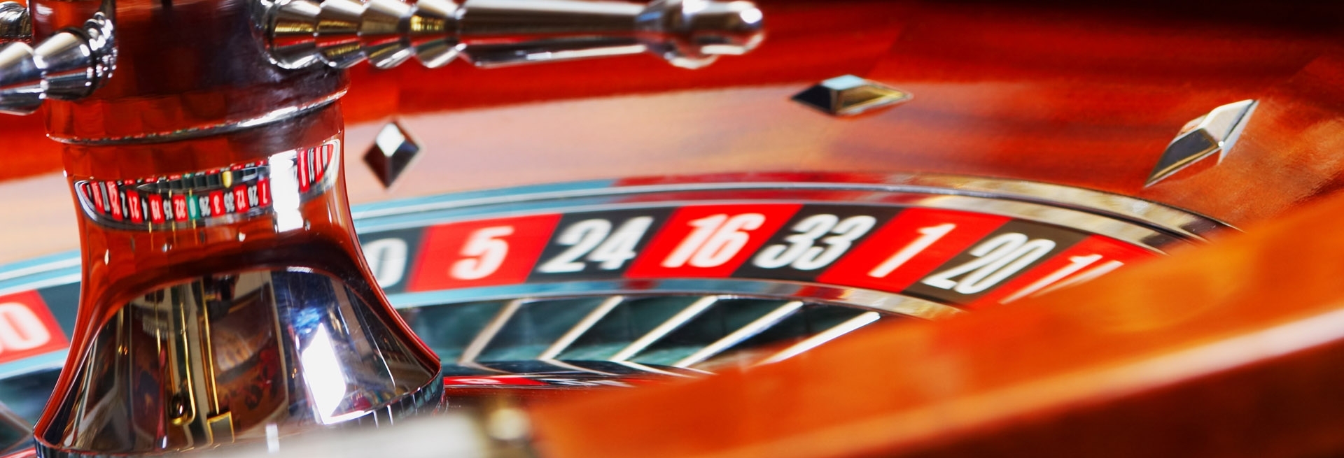Roulette-Tisch mit Spielfeld und Roulette-Rad von oben bei einem mobilen Casino-Event von Rent-A-Casino