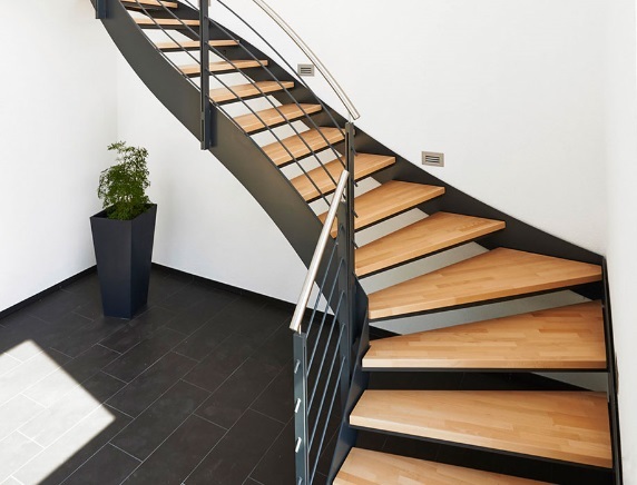 Neue Massivholztreppe