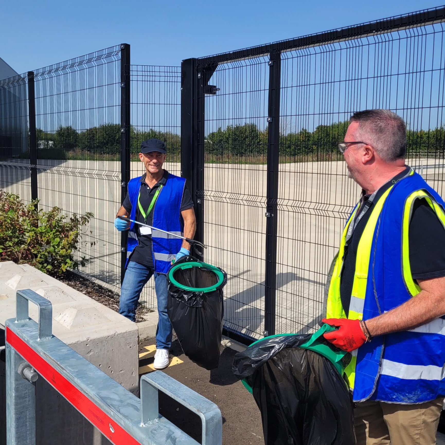 🌎 We teamed up with our neighbours ProCook for a local litter clean up with Life's a Beach! 🤝
Together we collected 12.52kgs of waste from our home at St Modwen Park in Gloucestershire🌎