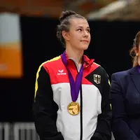 Mona Pavetic lächelnd Portrait