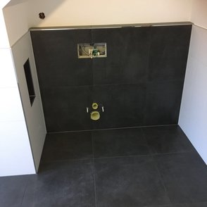 Bad mit Dusche (3 Fächer)