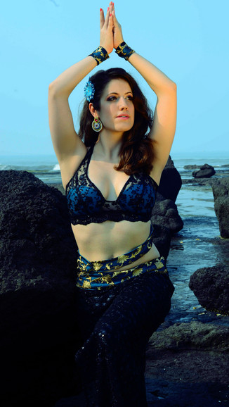 Beach Oriental Dance India Divanna