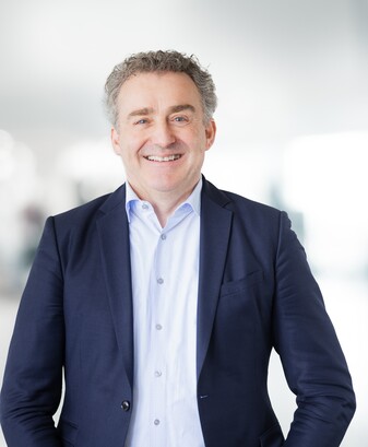 Marcel Schreck, Inhaber von Atmoslicht mit über 20 Jahren Erfahrung für professionelle Beleuchtungssysteme