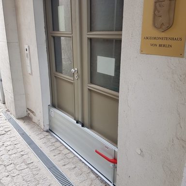 Lieferung und Montage eines Flutschotts