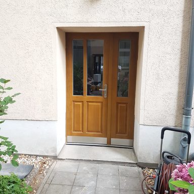 Gotenstr. 65, Vollholztür aus Eiche