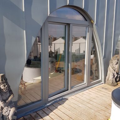 Bogenfenster aus Holz / Paul- Lincke Ufer