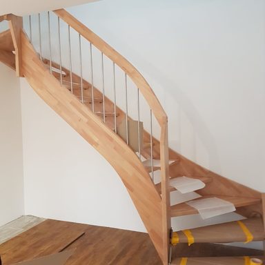 Vollholztreppe, Buche stabverleimt