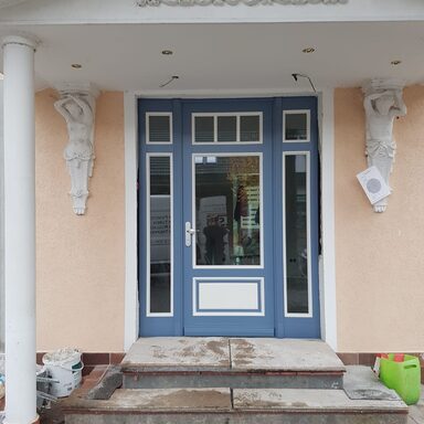 Holz- Haustür / zweifarbig