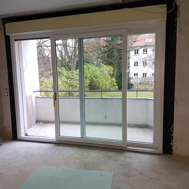 Hebe- Schiebe- Tür mit Aufsatzrolladen