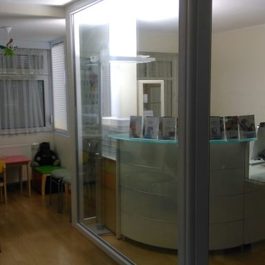 Tresenabtrennung in Augenarztpraxis