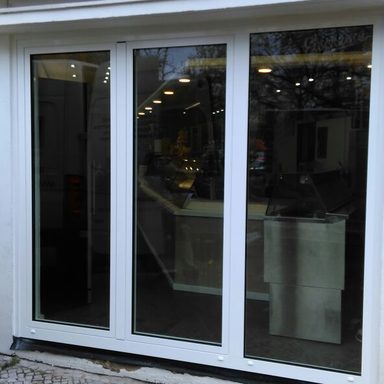 Erneuerung einer Aluminium- Türanlage