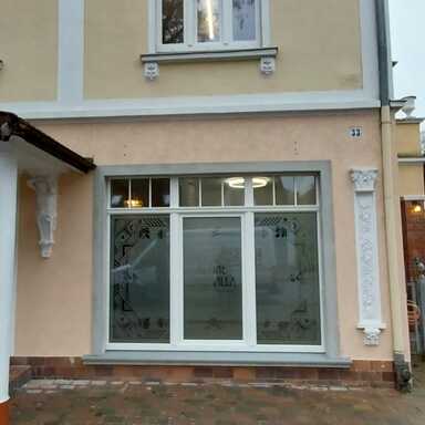 Kunststofffenster mit Zierelementen