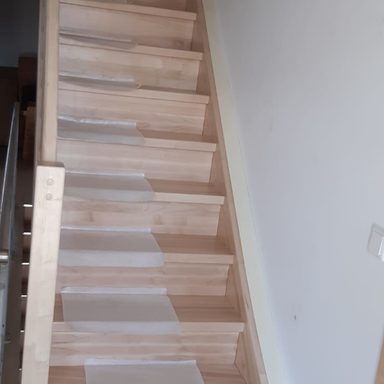 Vollholztreppe aus Ahorn