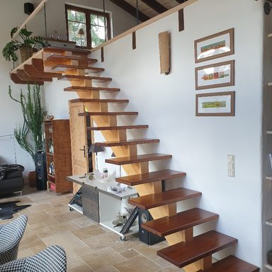 Mittelholmtreppe aus Kiefer