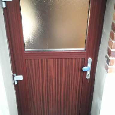 Kunststoff-Kellertür in Dekor