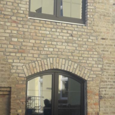 Stichbogenfenster / Potsdam