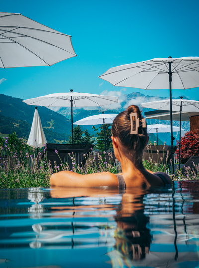 Von User Hochgeladen: Bild einer Frau beim Schwimmen 