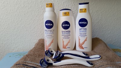 NIVEA Rasur Pflegeset mit Rasierern, Rasiergel, After Shave Lotion und ein extra pflegendes Duschgel, dass auch gleich zum Rasieren verwendet werden kann.