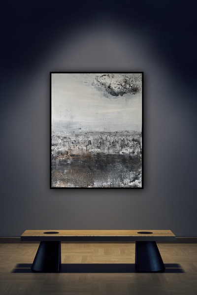 'Felsenfest gelassen' 2025 aus der Serie 'Asche und Licht - Gelassenheit'' 80 x 100 inkl. Schattenfugen-rahmen für 2.300 Euro