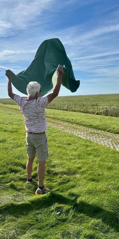 Danke an Ede für sein wachsames Auge, die aufmerksame, wertschätzende Wahrnehmung meines Wegs und die Sisyphos-Aufgabe ein Bild in einen Fahrradkarton zu verpacken