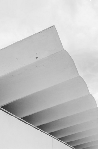 Detailaufnahme einer modernen Dachkante mit geschwungenen Betonelementen  (Minimalistisch, geradlinig, zukunftsorientiert.)