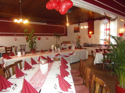 Gerne können Sie auch Ihre Feier (Geburtstag, Kommunion/Konfirmation, Betriebs,- oder Weihnachtsfeier etc.) hier bei Uns ausrichten.   Wir beraten Sie gerne bei Ihrer Buffetauswahl Ihrer Gäste.   Auf Wunsch bieten wir Ihnen kaltes und warmes Buffet zum Liefern an.   Reservierungen nehmen wir persönlich oder unter Tel