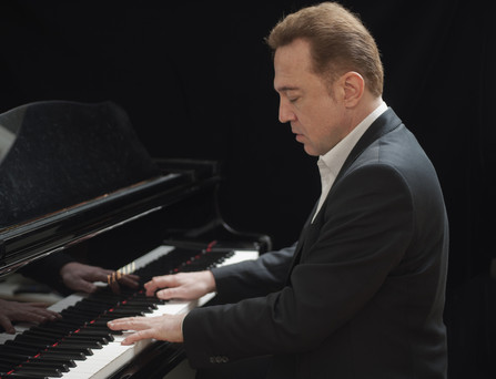 Reinhard Mürau am Piano in Berlin