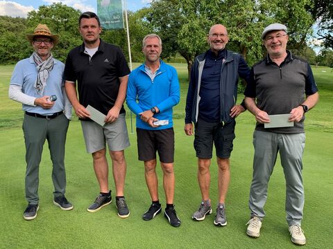 Netto- und Brutto-Sieger des ersten MensDay im Juli 2023. v.l.: Norbert Leopold, Rüdiger Beck, Horst Kraus, Manfred Just und Werner Altmeyer. 
HERZLICHEN GLÜCKWUNSCH!
