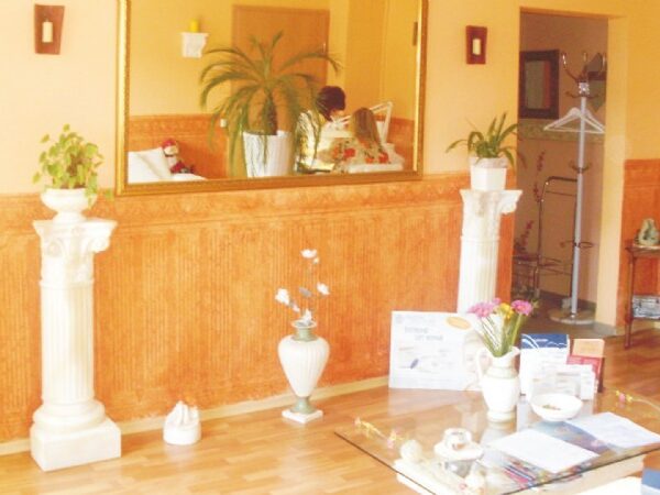 Wartebereich Mecklenburgallee Schönheitsstudio Harmonie