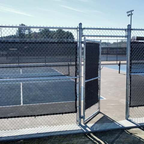 8' Tall Commercial Chain Link with Windscreen at Ennis Park Pickleball Court