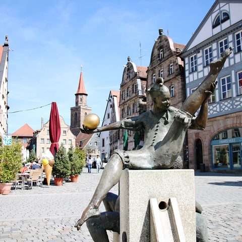 GruenerMarkt Gauklerbrunnen © TI-Fuerth Julia Stiller