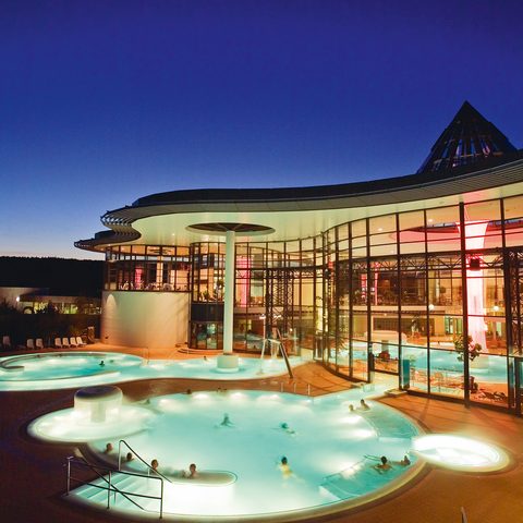 Nachtaufnahme KissSalis Therme (c) KissSalis Therme Bad Kissingen