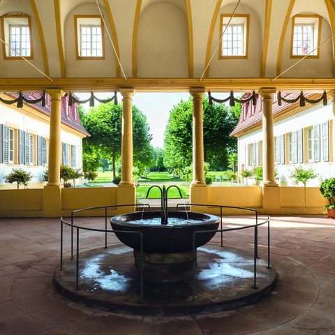 Brunnenhalle Brunnenbau © Staatsbad und Touristik Bad Bocklet GmbH - Foto Markus Bollen Landschaftsfotograph