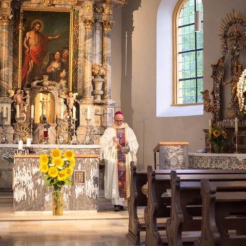Segnung Magdalenenkapelle und Franziskusweg mit Bischof Dr. Franz Jung - Fotografin Anja Baumann 
Bildrechte: Marktgemeinde Oberschwarzach