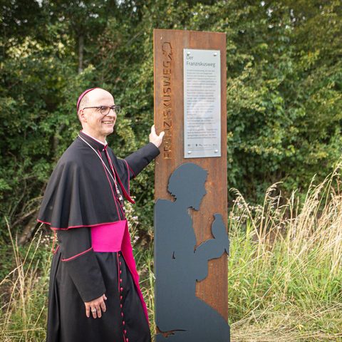 Magdalenenkapelle und Franziskusweg mit Bischof Dr. Franz Jung  Fotografin Anja Baumann Bildrechte: Marktgemeinde Oberschwarzach