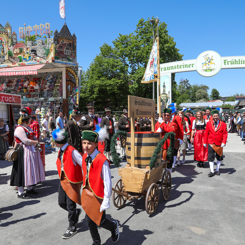 : So farbenfroh war der Festzug im letzten Jahr. (Fotos  © Axel Effner)
