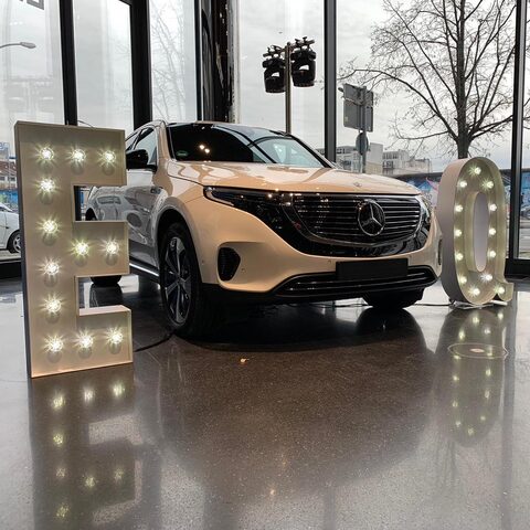 Eventdekoration Leuchtbuchstaben Mercedes Benz