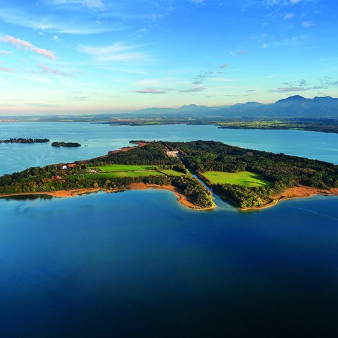 Prien am Chiemsee - Herreninsel von oben / Copyright: Prien Marketing GmbH/Tanja Ghirardini