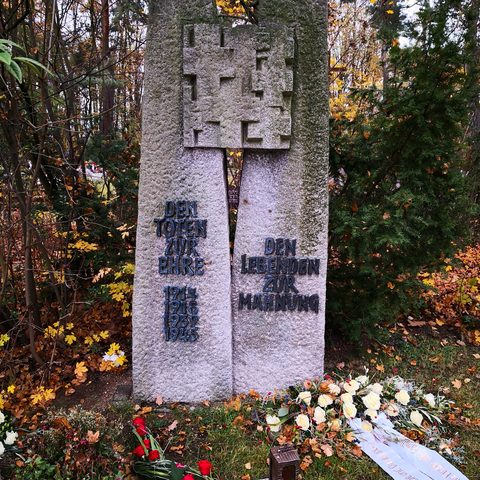 Mahnmal für die Opfer von Krieg und Gewalt in Unterasbach (Friedhof) Fotos: © Stadt Oberasbach