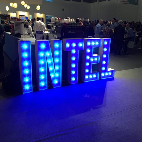 Eventdekoration Leuchtbuchstaben Intel