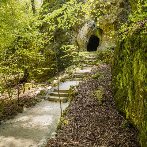 Felsengarten Sanspareil Bärenhöhle Foto Thomas Köhler Quelle: Bayerische Verwaltung der staatlichen Schlösser, Gärten und Seen Schloss Nymphenburg,