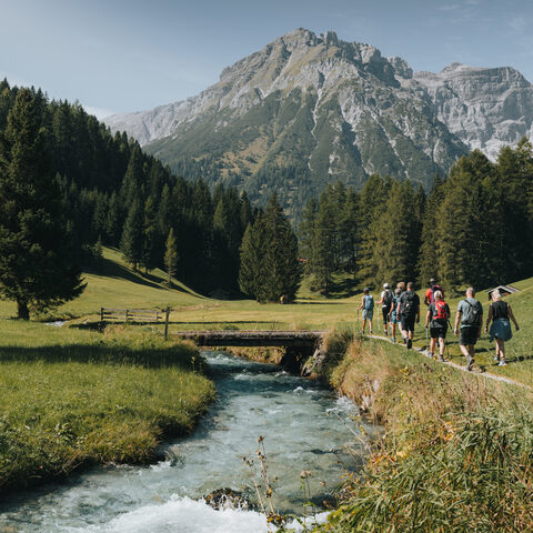 Gesundheitswanderer in Obernberg © Tourismusverband Wipptal | Johannes Bitter