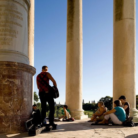 Musiker am Monopteros im Englischen Garten Muenchen, © München Tourismus, Vittorio Sciosia
