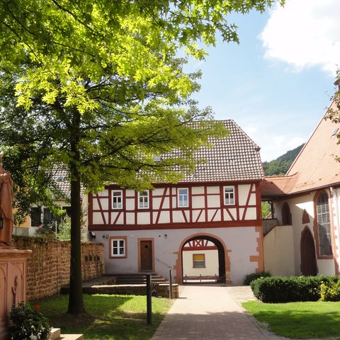 Bürgstadt Kirchhof © Armin Neuberger Quelle: DREI AM MAIN
