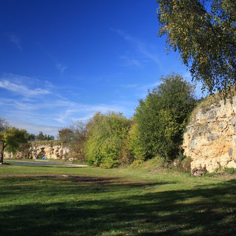Geopark Ries Aufschluss Burschel @ Barbara Binder Quelle: Tourist-Information Oettingen 